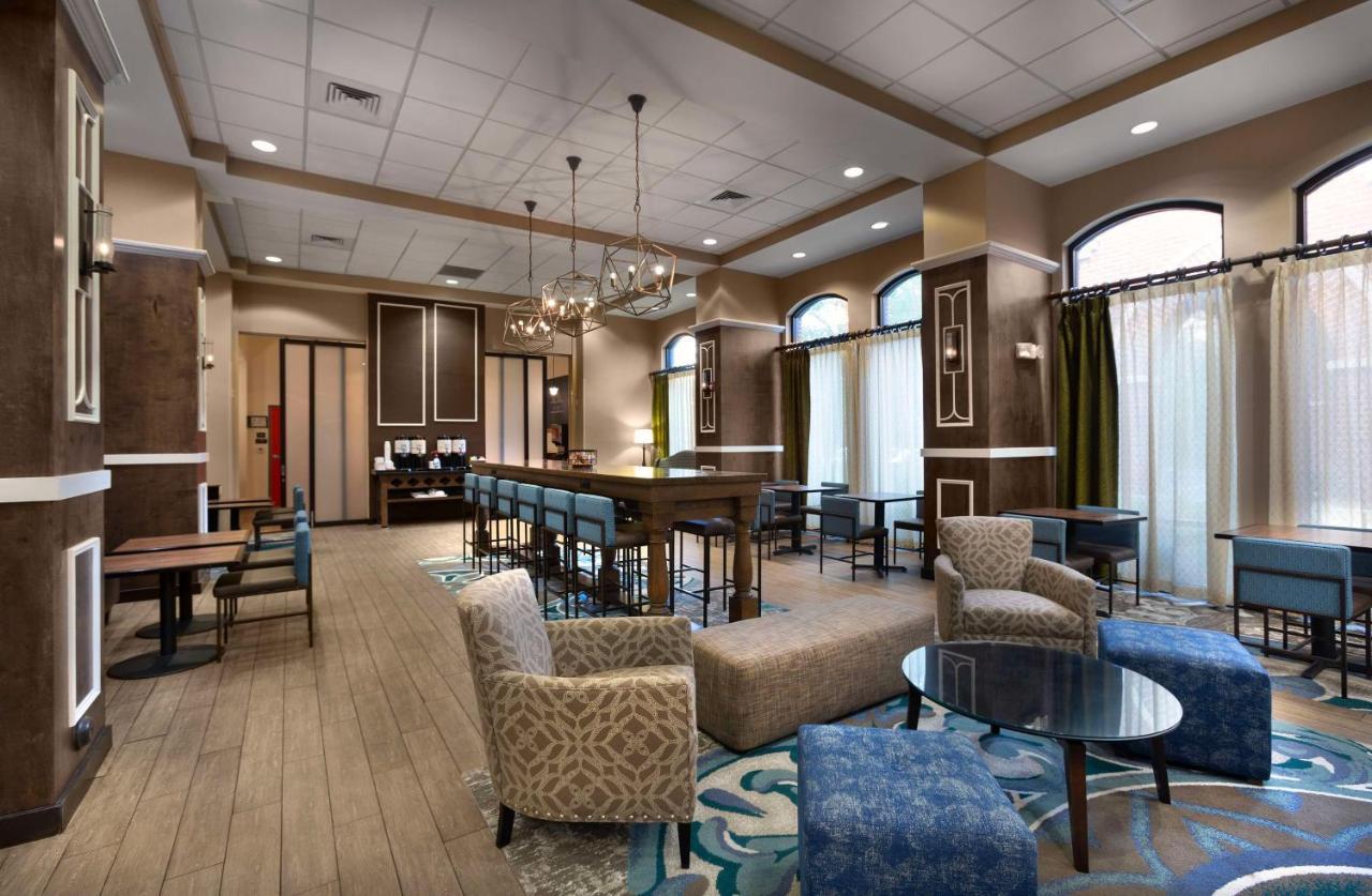 Hampton Inn Belmont at Montcross Eksteriør bilde