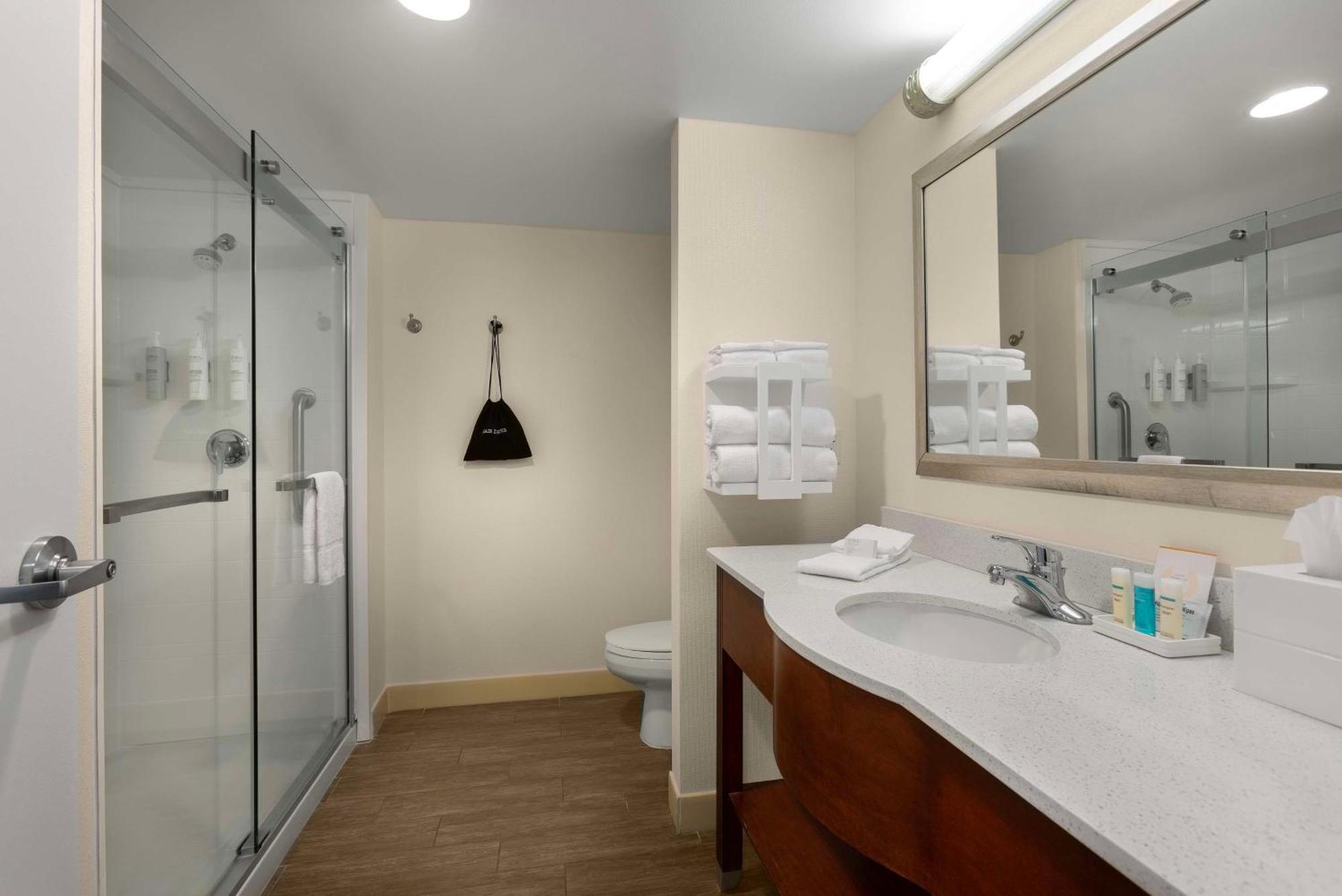 Hampton Inn Belmont at Montcross Eksteriør bilde