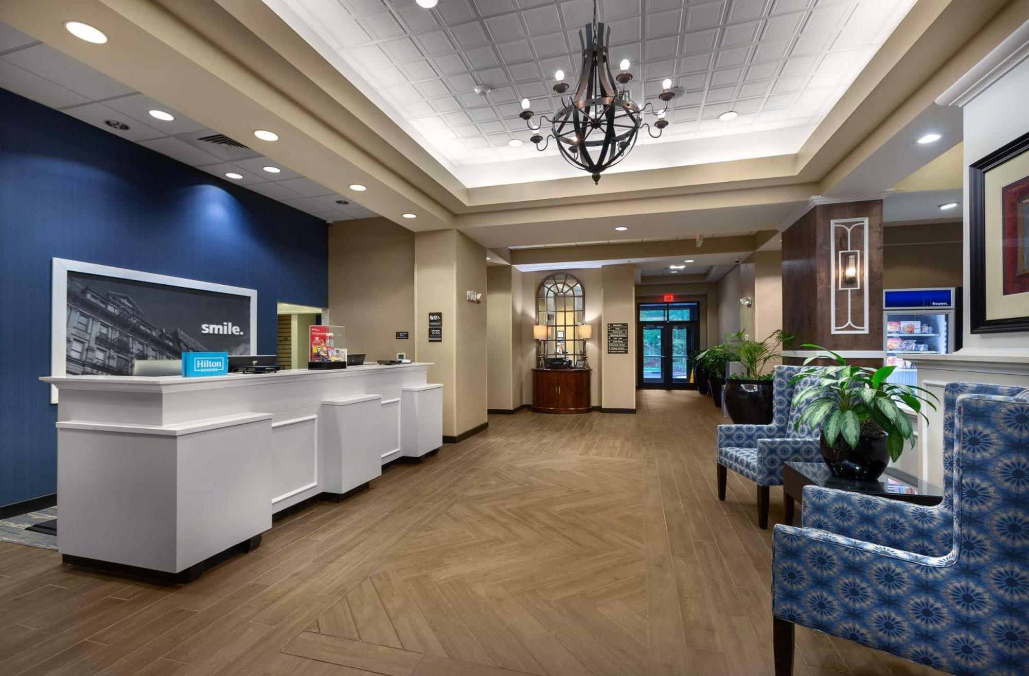 Hampton Inn Belmont at Montcross Eksteriør bilde