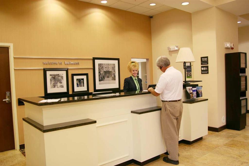 Hampton Inn Belmont at Montcross Interiør bilde